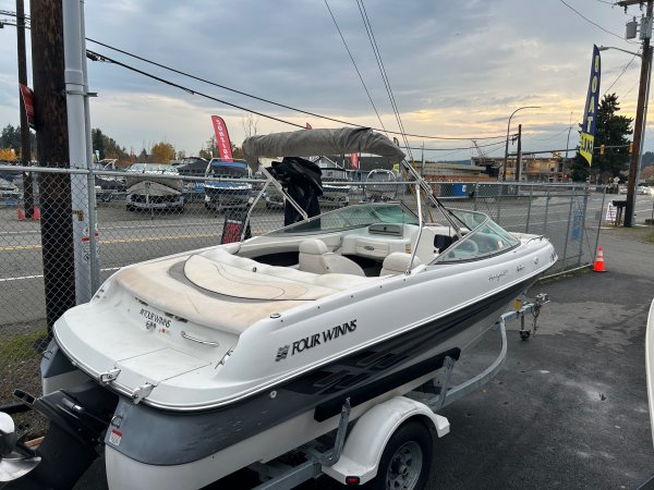 Used 2000  powered Four Winns Boat for sale